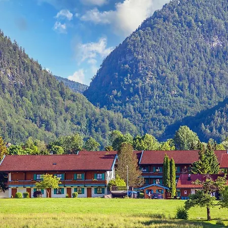 Bergmayr - Chiemgauer Alpenhotel מלון